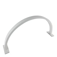 Lampada da tavolo professionale a LED per manicure di GLOSS. La sua forma ad arco fornisce un'illuminazione uniforme che migliora la visibilità durante i trattamenti più dettagliati.