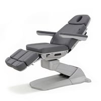 Poltrona podologica elettrica Medial+ con funzione antigravità e apertura laterale per le gambe.