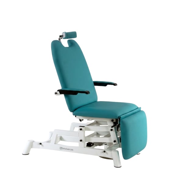 Poltrona oculistica elettrica: tre corpi, con regolazione in altezza, braccioli, poggiatesta ergonomico e Trendelenburg compensato
