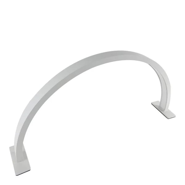 Lampada da tavolo professionale a LED per manicure di GLOSS. La sua forma ad arco fornisce un'illuminazione uniforme che migliora la visibilità durante i trattamenti più dettagliati.