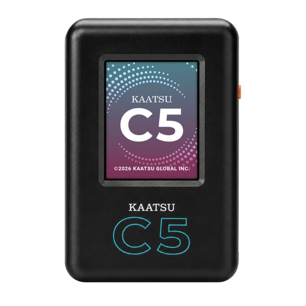 KAATSU C5: Dispositivo BFR per l'occlusione vascolare, destinato alla riabilitazione e al miglioramento delle prestazioni.
