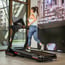 Tapis roulant RS900 BH Fitness: con inclinazione elettrica del 15% e superficie di corsa di 55 cm