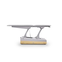 Lettino elettrico per massaggi SWOP 2L SOFT Starter: due sezioni, multidisciplinare, rivestimento senza cuciture e più morbido, motore regolabile in altezza e ruote retrattili Lettino elettrico per massaggi SWOP 2L SOFT Starter: due sezioni, multidisciplinare, rivestimento senza cuciture e più morbido, motore regolabile in altezza e ruote retrattili