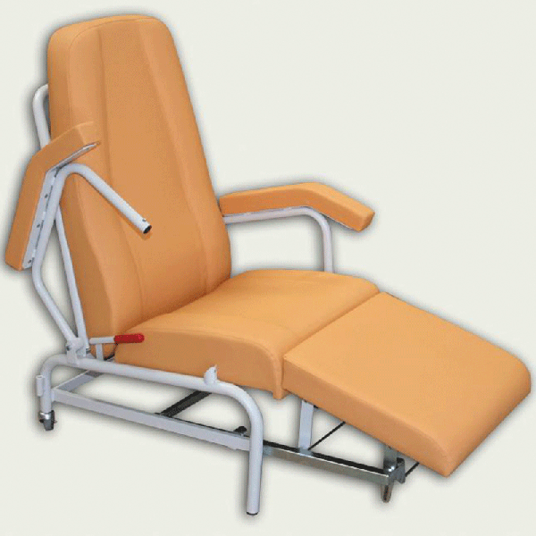 Poltrona ergonomica clinica geriatrica Kinefis Dynamic con sedile, schienale e braccioli ribaltabili, due ruote posteriori piroettanti