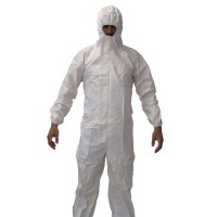 Tuta monouso con Certificato CE 2163: Con polsini, cappuccio e caviglie elastici e chiusura frontale con cerniera coperta Tuta monouso con Certificato CE 2163: Con polsini, cappuccio e caviglie elastici e chiusura frontale con cerniera coperta