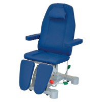 Poltrona podologica: regolazione idraulica dell'altezza, sedile ad inclinazione elettrica, schienale e poggiapiedi regolabili a gas (colori disponibili)